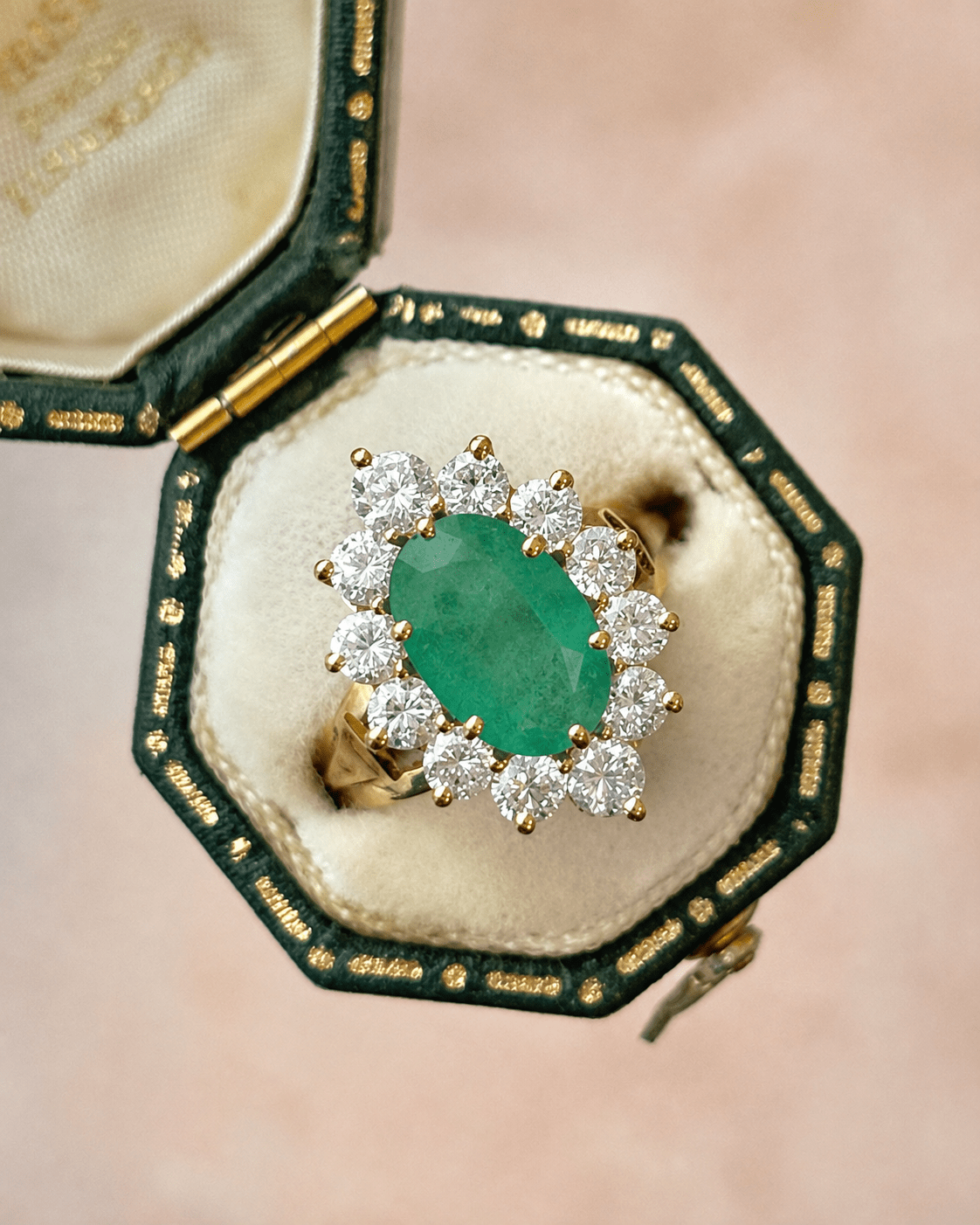 Bague Marguerite Émeraude 1.50 carat &amp; Diamants 0.90 carat "Minerve" - Elliade Paris