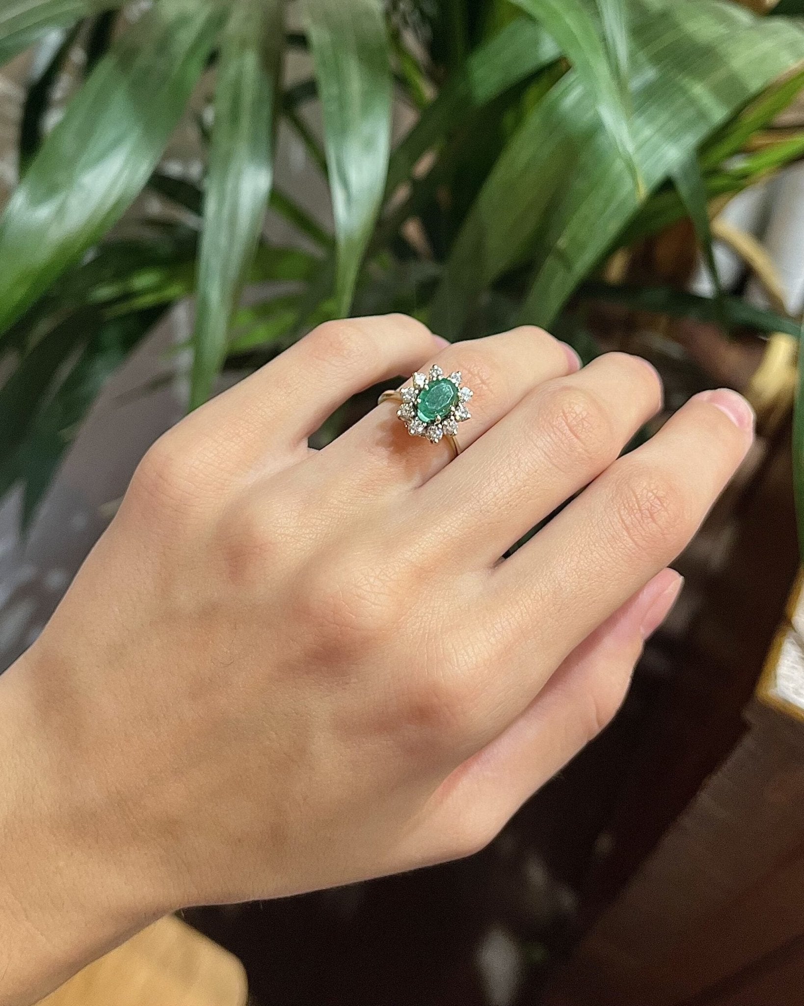 Bague Marguerite Emeraude 1.50 carat &amp; Diamants "Felicity" - Elliade Paris