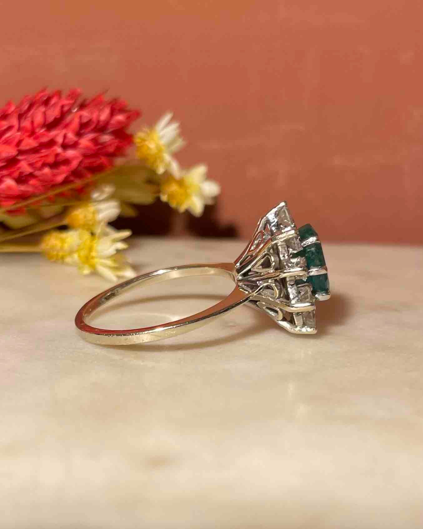 Bague Marguerite Emeraude 1.50 carat &amp; Diamants "Felicity" - Elliade Paris