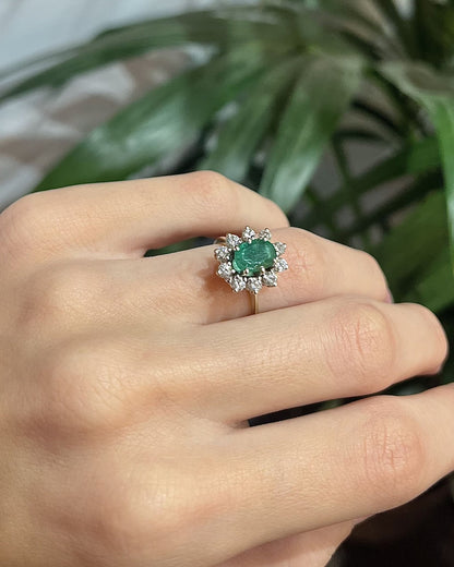 Bague Marguerite Emeraude 1.50 carat &amp; Diamants &quot;Felicity&quot; - Elliade Paris