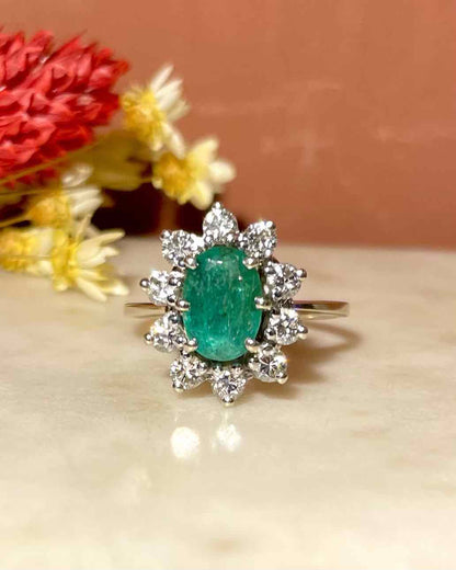 Bague Marguerite Emeraude 1.50 carat &amp; Diamants &quot;Felicity&quot; - Elliade Paris