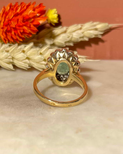 Bague Marguerite Émeraude 1.65 carat &amp; 16 Diamants &quot;Hanya&quot; - Elliade Paris
