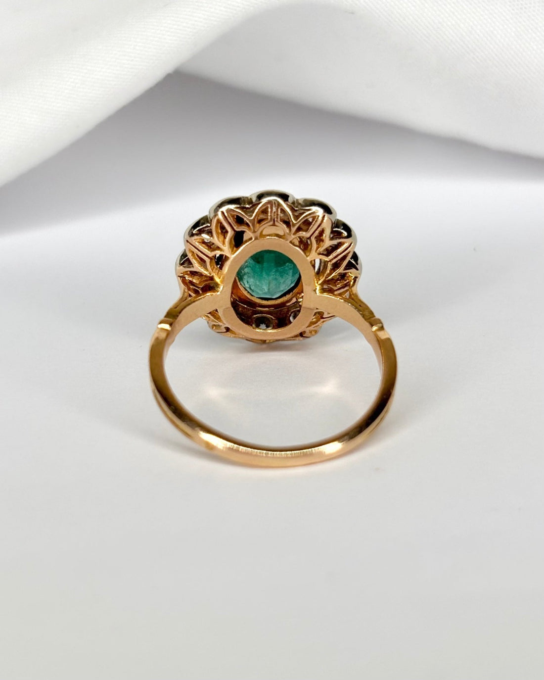 Bague Marguerite Émeraude 1.80 carat &amp; Diamants 1.20 carat "Sophie" - Elliade Paris