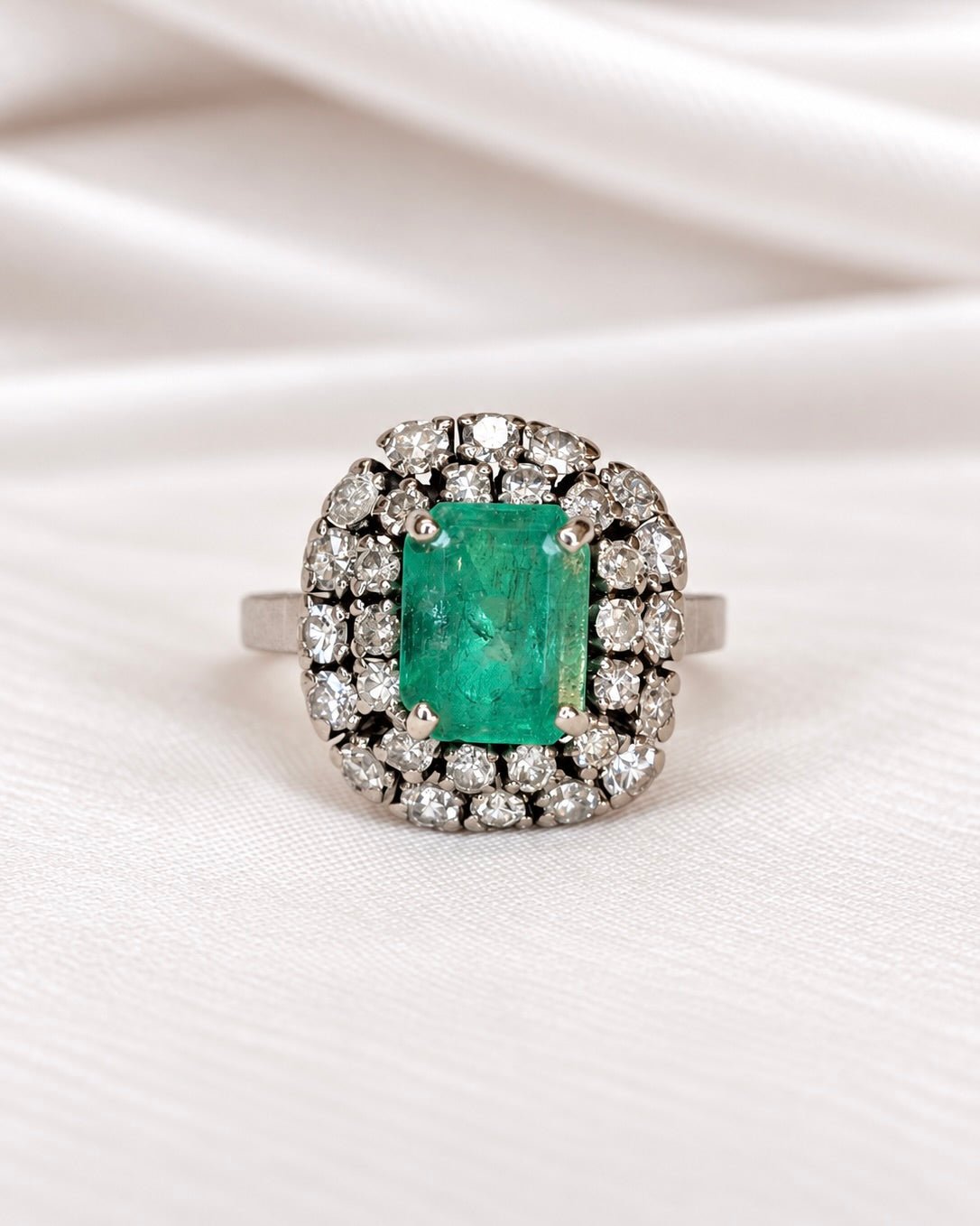 Bague Marguerite Émeraude 2 carats &amp; Diamants 0.88 carat 6.26g "Elise" - Elliade Paris