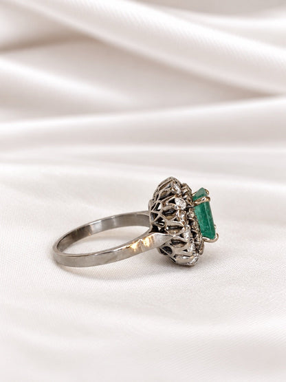 Bague Marguerite Émeraude 2 carats &amp; Diamants 0.88 carat 6.26g "Elise" - Elliade Paris