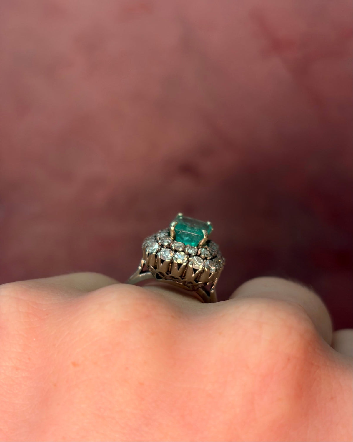 Bague Marguerite Émeraude 2 carats &amp; Diamants 0.88 carat "Elise" - Elliade Paris