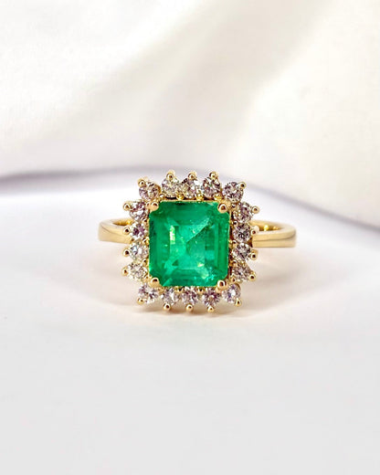 Bague Marguerite Emeraude 2.12 carats &amp; Diamants "Monica" - Elliade Paris