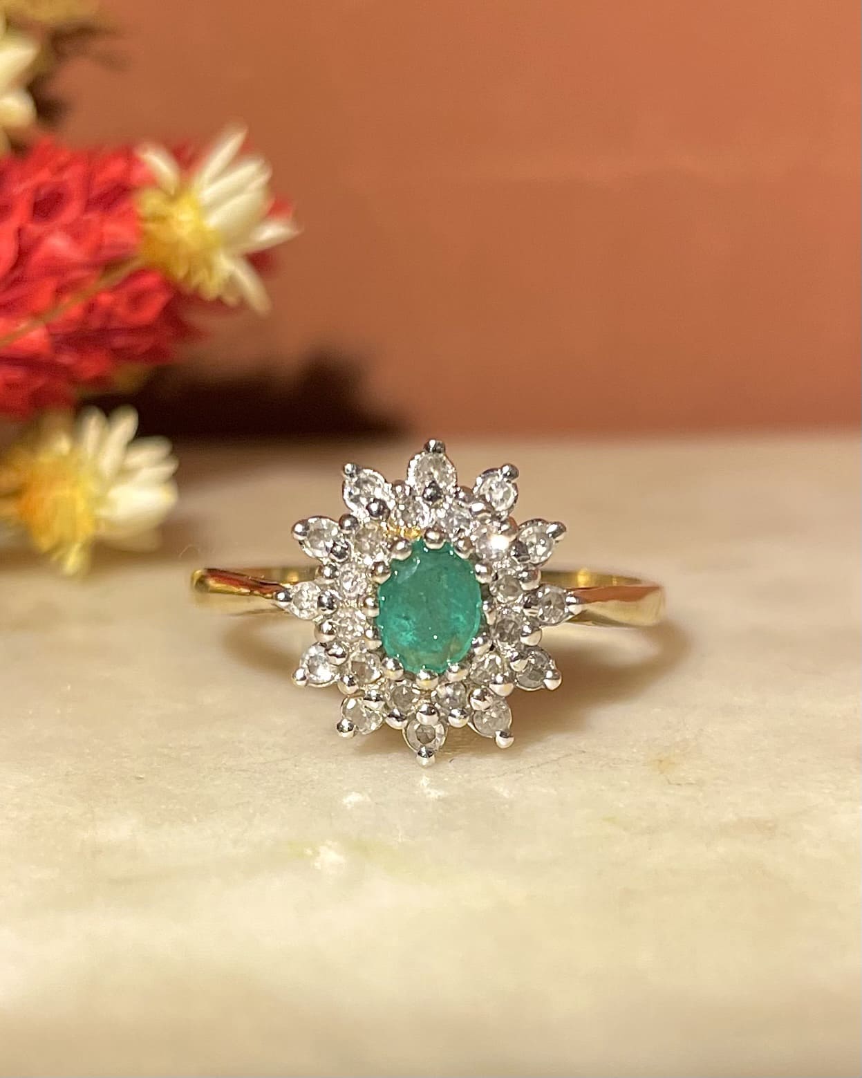 Bague Marguerite Emeraude &amp; 24 Diamants "Isadora" - Elliade Paris