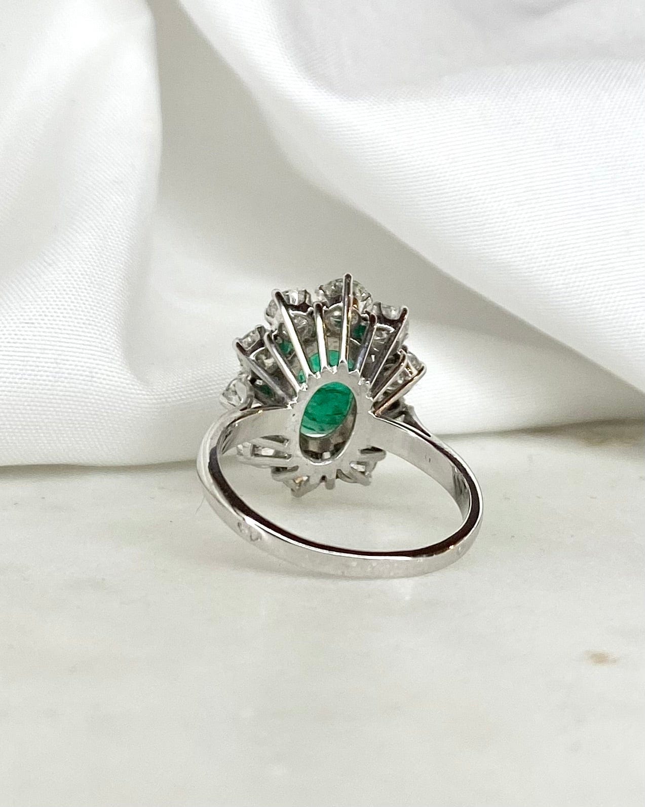 Bague Marguerite Émeraude 2.50 carats &amp; Diamants 2.50 carats "Simone" - Elliade Paris