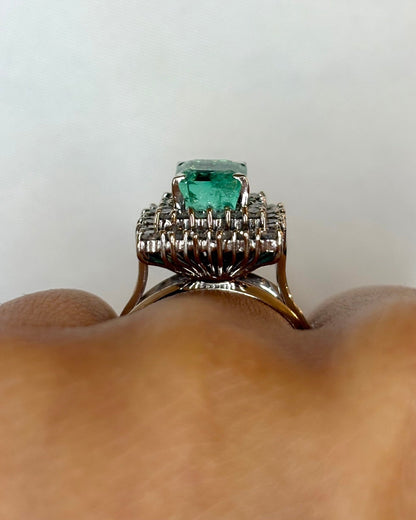 Bague Marguerite Émeraude 2.80 carats &amp; Diamants 0.80 carat &quot;Sixtine&quot; - Elliade Paris