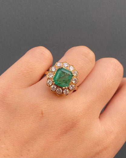 Bague Marguerite Émeraude 3.40 carats &amp; Diamants 0.84 carat &quot;Lauranne&quot; - Elliade Paris
