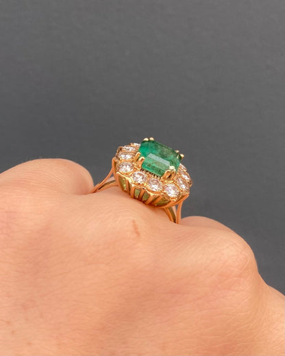 Bague Marguerite Émeraude 3.40 carats &amp; Diamants 0.84 carat &quot;Lauranne&quot; - Elliade Paris