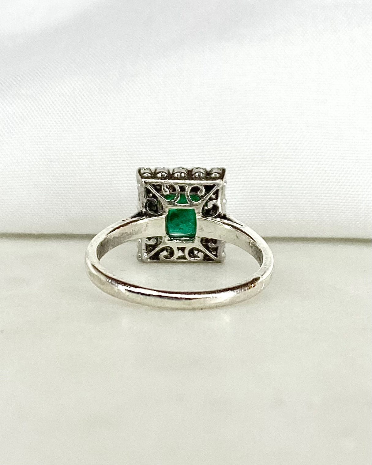 Bague Marguerite Émeraude 3.80 carats Diamants &amp; Argent Massif "Charlène" - Elliade Paris