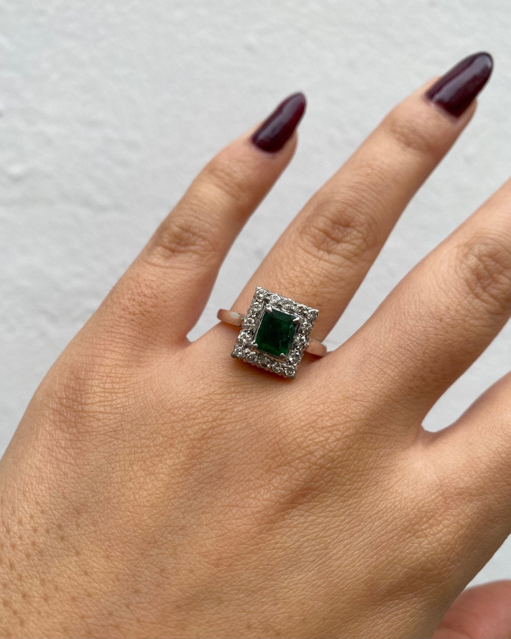 Bague Marguerite Émeraude 3.80 carats Diamants &amp; Argent Massif "Charlène" - Elliade Paris