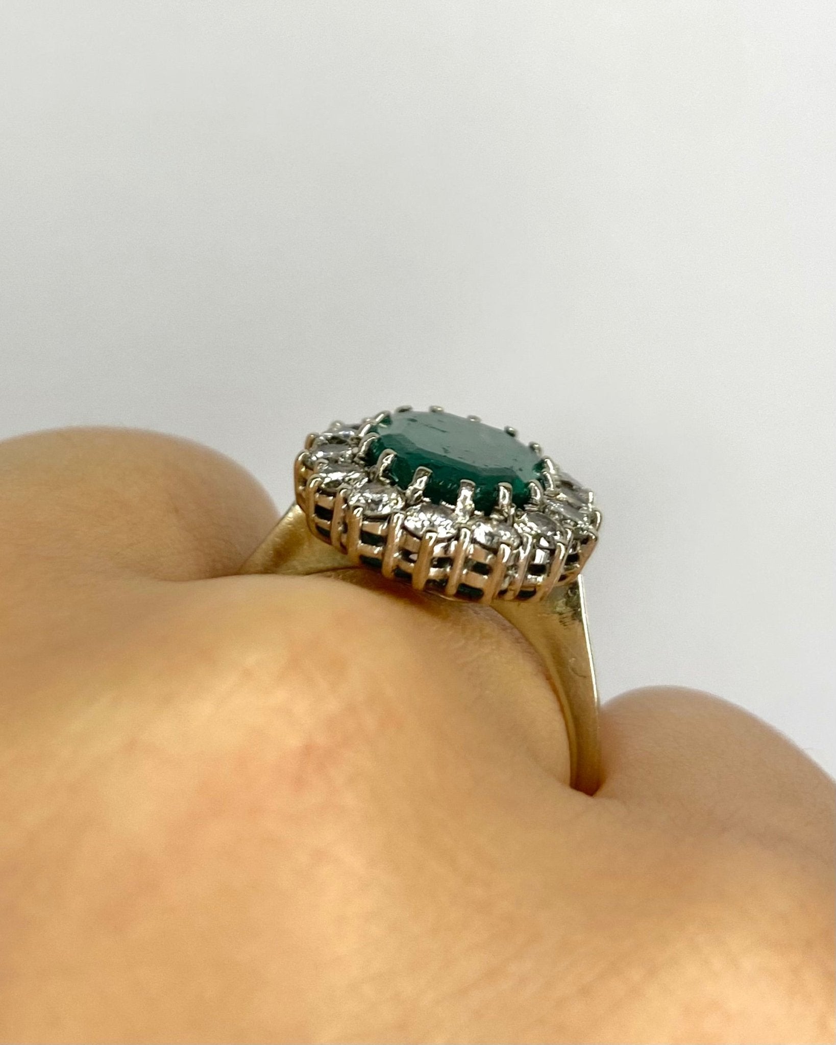 Bague Marguerite Émeraude 4 carats &amp; Diamants 0.90 carat "Norah" - Elliade Paris