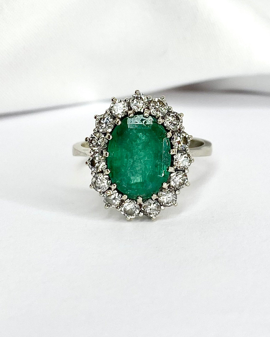 Bague Marguerite Émeraude 4 carats &amp; Diamants 0.90 carat "Norah" - Elliade Paris