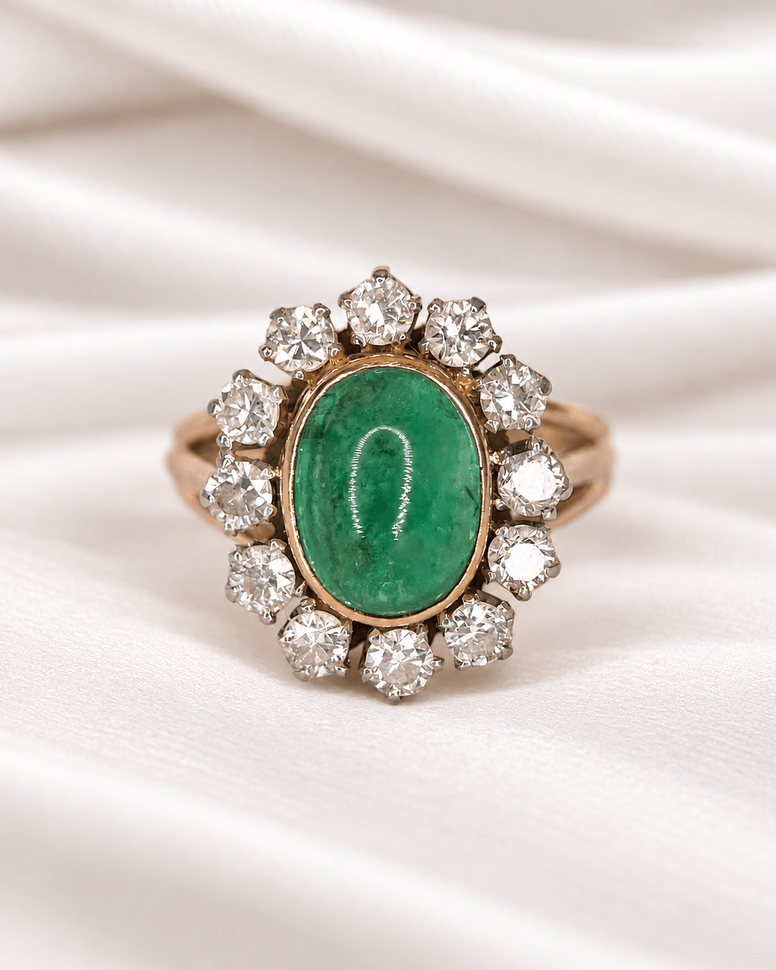 Bague Marguerite Émeraude Cabochon 3.15 carats &amp; Diamants 0.84 carat "Aimée" - Elliade Paris