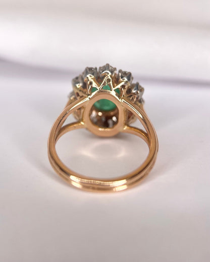 Bague Marguerite Émeraude Cabochon 3.15 carats &amp; Diamants 0.84 carat "Aimée" - Elliade Paris