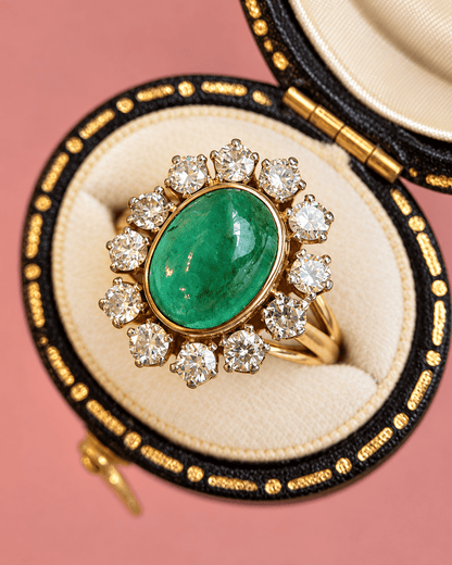 Bague Marguerite Émeraude Cabochon 3.15 carats &amp; Diamants 0.84 carat "Aimée" - Elliade Paris
