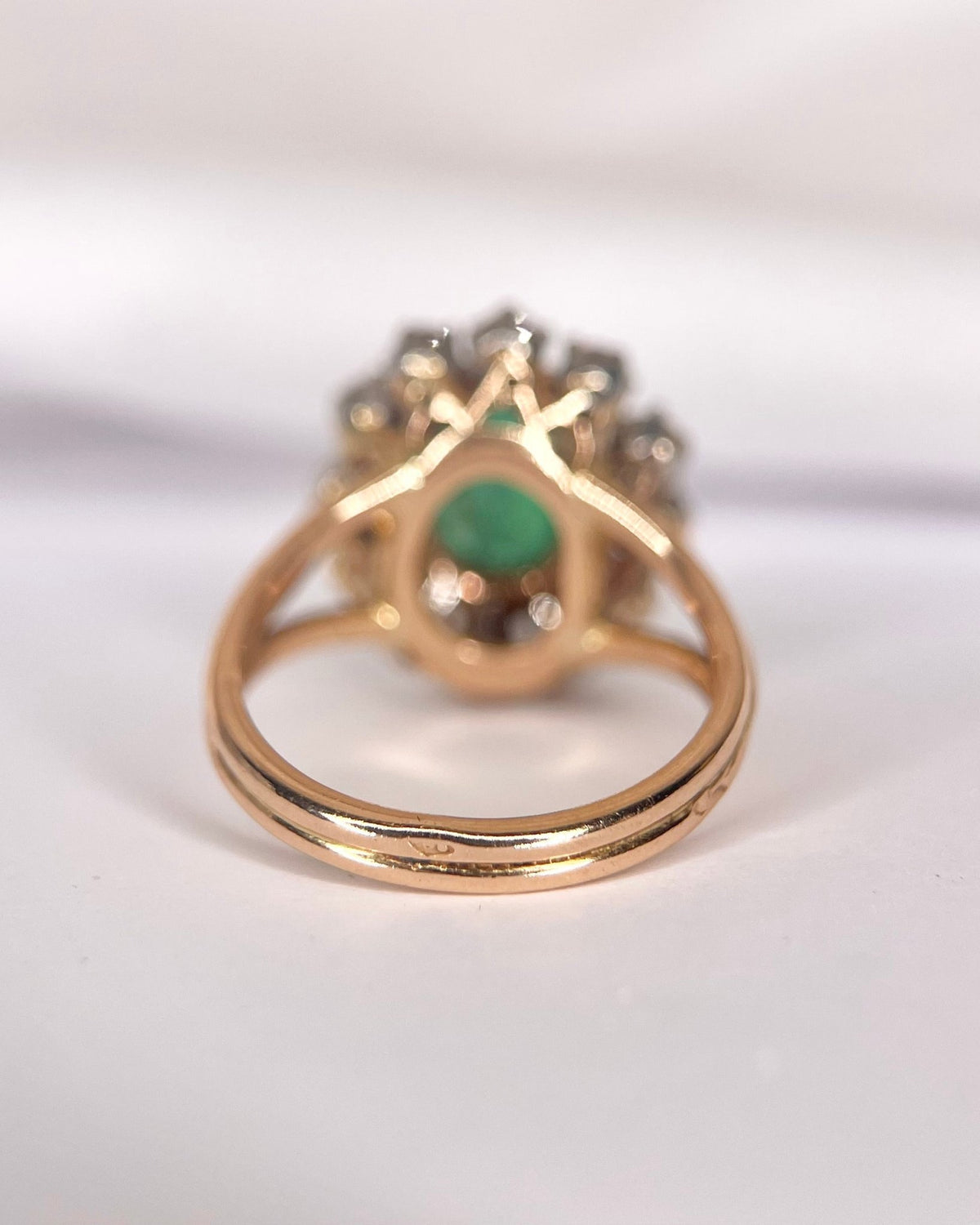 Bague Marguerite Émeraude Cabochon 3.15 carats &amp; Diamants 0.84 carat "Aimée" - Elliade Paris