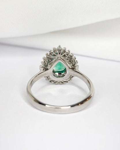 Bague Marguerite Émeraude Colombienne 0.86 carat &amp; Diamants 0.36 carat "Mathilda" - Elliade Paris