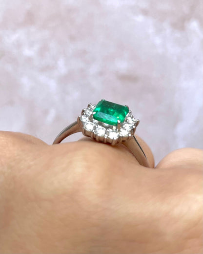 Bague Marguerite Émeraude Colombienne 0.86 carat, Diamants 0.48 carat &amp; Platine 4.82g "Theophanie" - Elliade Paris