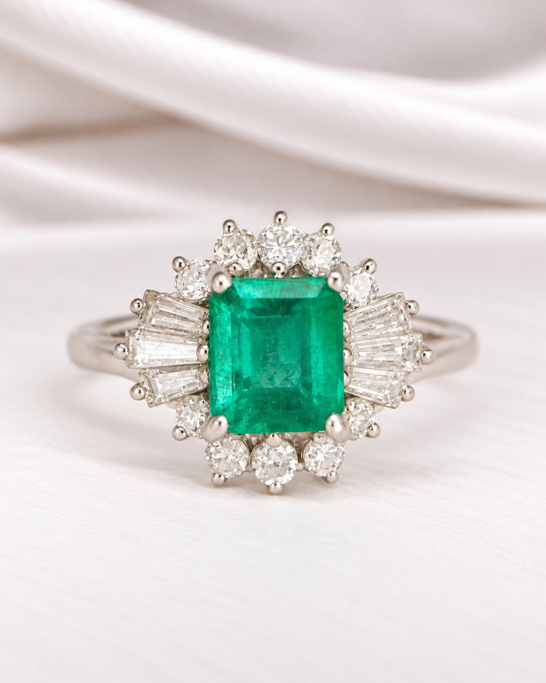 Bague Marguerite Émeraude Colombienne 0.95 carat &amp; Diamants "Albertine" - Elliade Paris