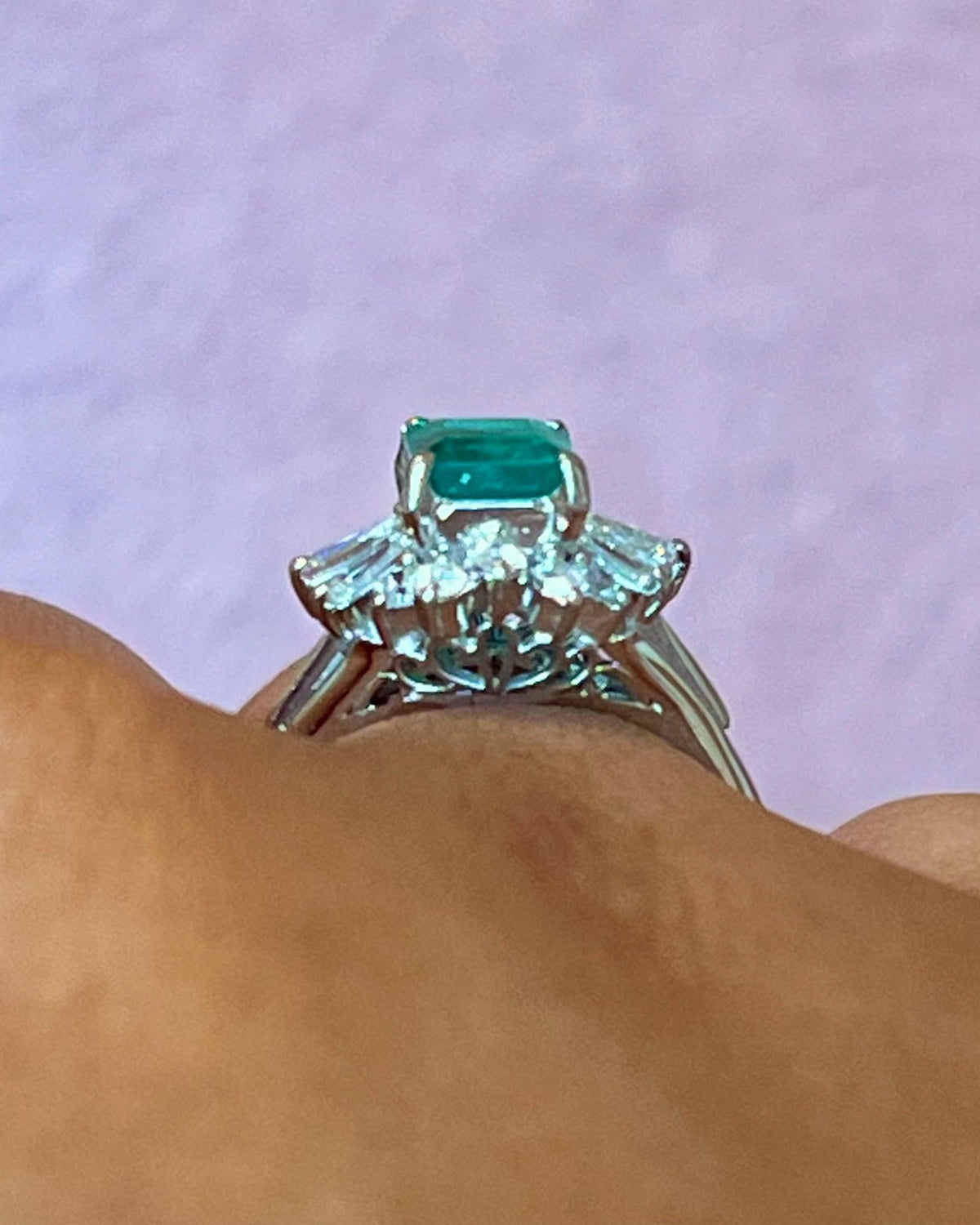 Bague Marguerite Émeraude Colombienne 0.95 carat &amp; Diamants "Albertine" - Elliade Paris