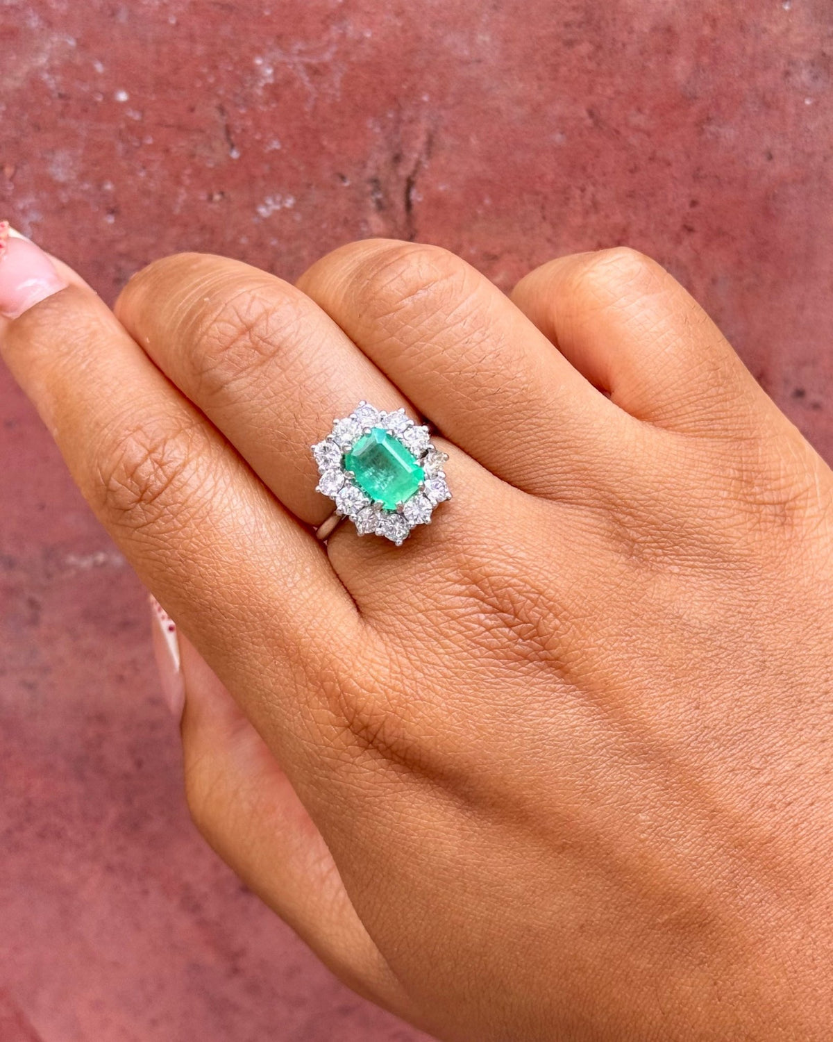 Bague Marguerite Émeraude Colombienne 2.30 carat &amp; Diamants 1.20 carat "Mélisse" - Elliade Paris