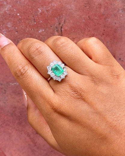 Bague Marguerite Émeraude Colombienne 2.30 carat &amp; Diamants 1.20 carat "Mélisse" - Elliade Paris