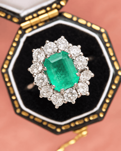 Bague Marguerite Émeraude Colombienne 2.30 carat &amp; Diamants 1.20 carat "Mélisse" - Elliade Paris