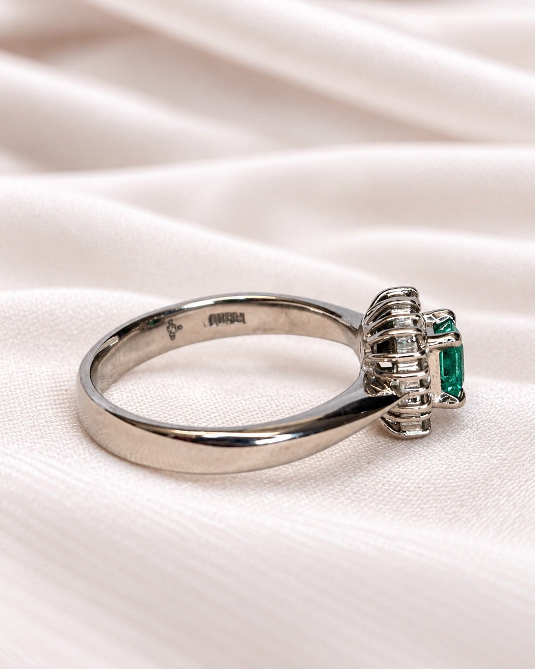 Bague Marguerite Émeraude de Colombie &amp; Diamants 0.27 carat "Gabrielle" - Elliade Paris