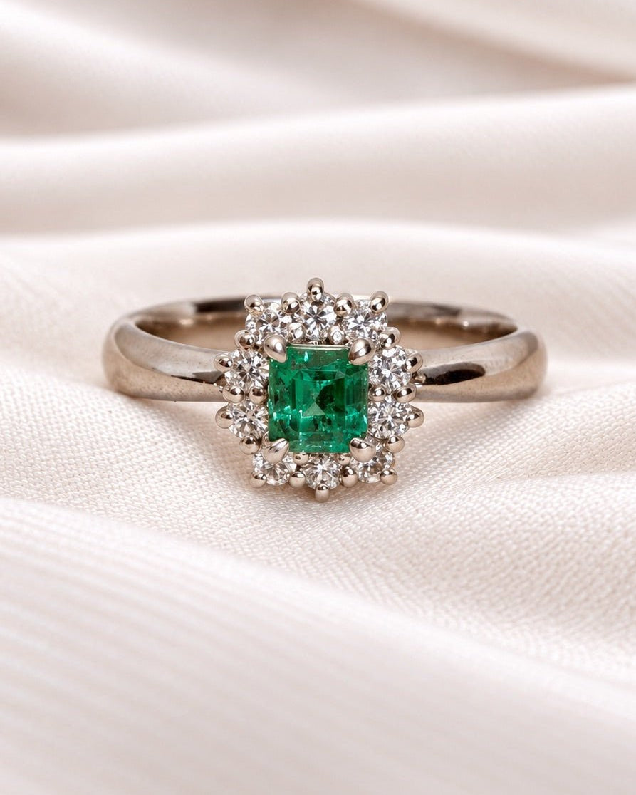 Bague Marguerite Émeraude de Colombie &amp; Diamants 0.27 carat "Gabrielle" - Elliade Paris