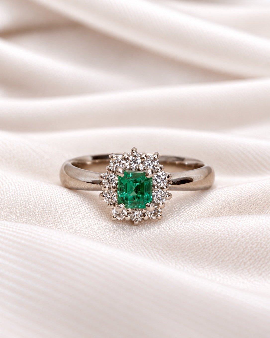 Bague Marguerite Émeraude de Colombie &amp; Diamants 0.27 carat "Gabrielle" - Elliade Paris