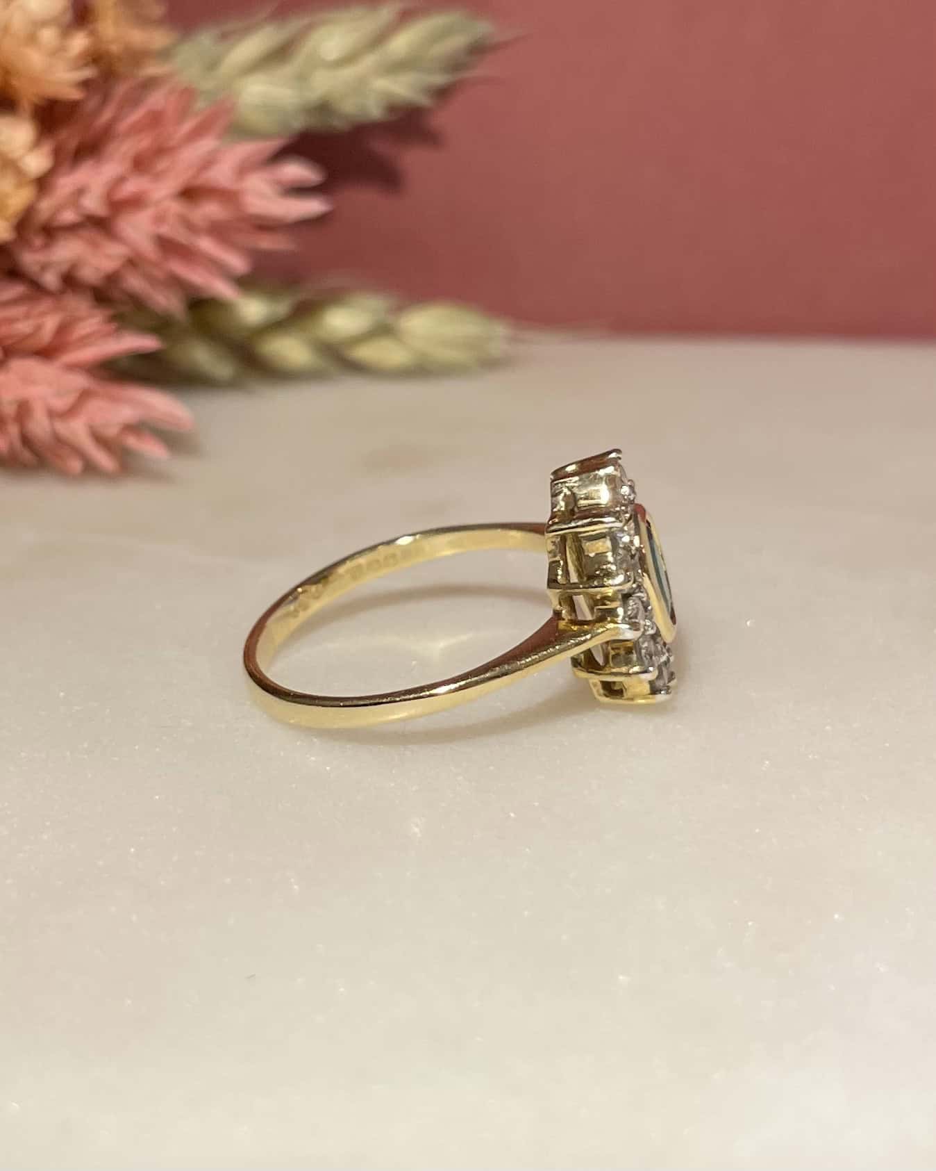Bague Marguerite Émeraude &amp; Diamants 0.60 carat "Ivana" - Elliade Paris