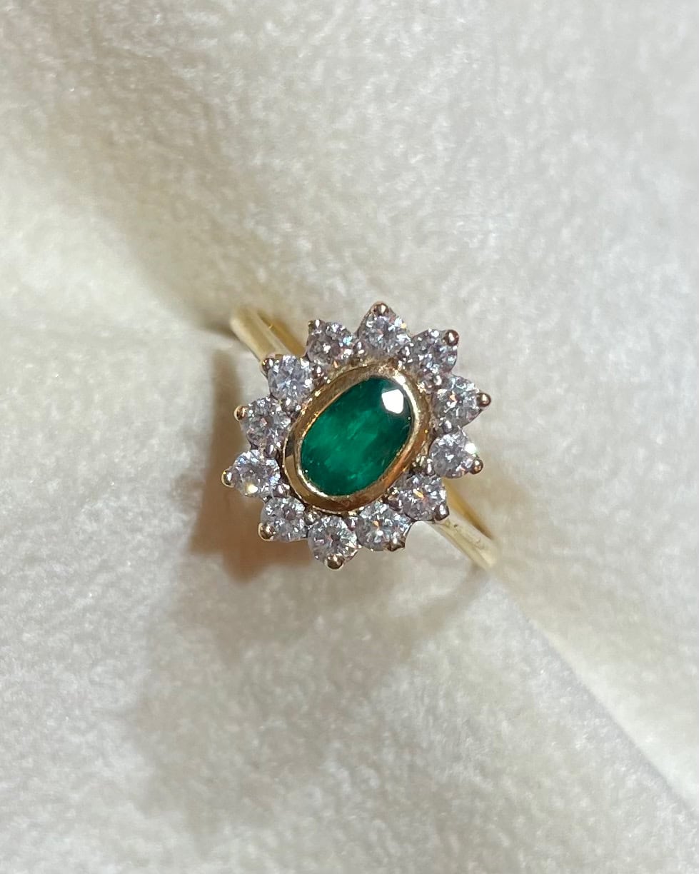 Bague Marguerite Émeraude &amp; Diamants 0.60 carat &quot;Ivana&quot; - Elliade Paris