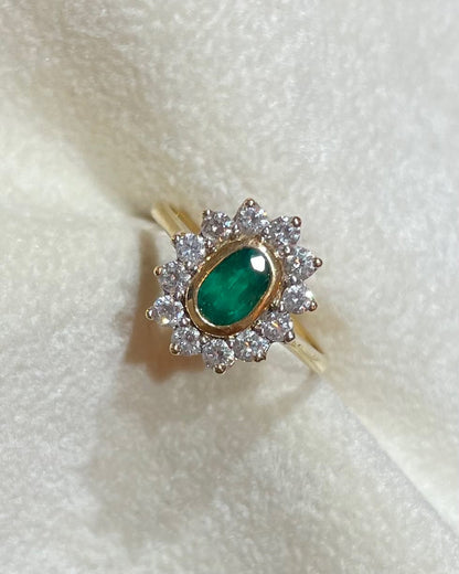 Bague Marguerite Émeraude &amp; Diamants 0.60 carat &quot;Ivana&quot; - Elliade Paris