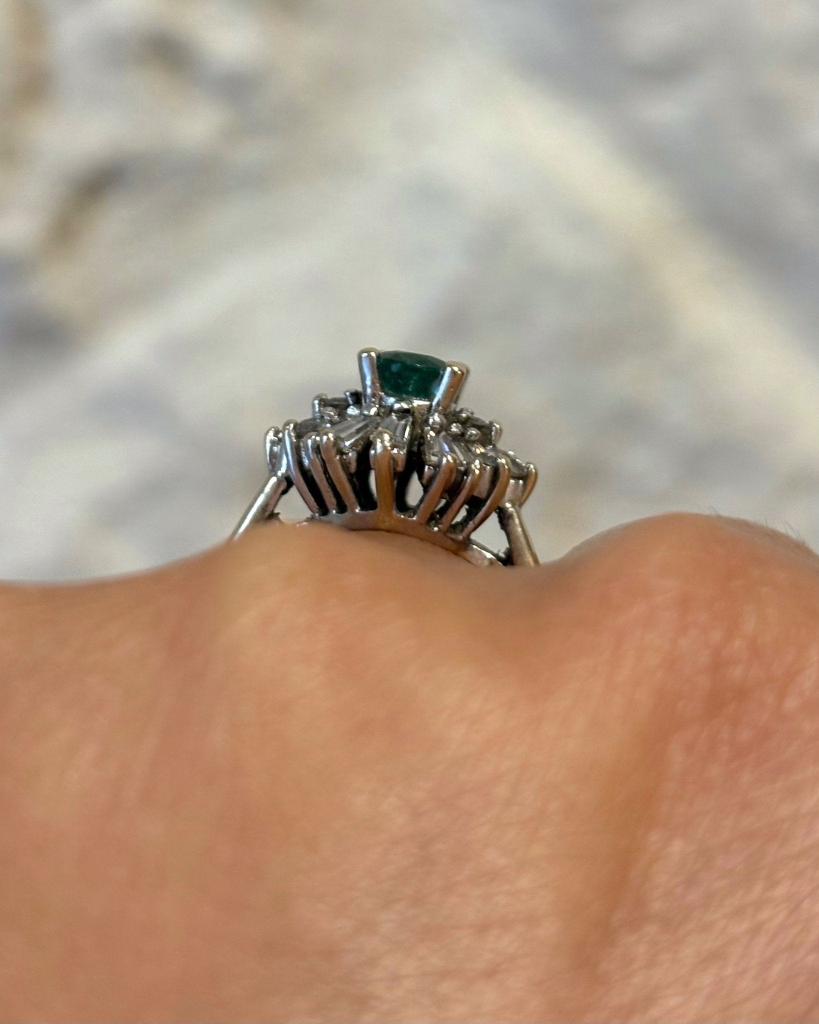 Bague Marguerite Émeraude &amp; Diamants 1.14 carat &quot;Gaïa&quot; - Elliade Paris