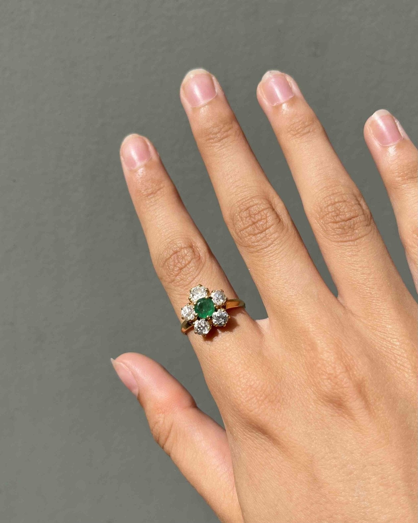Bague Marguerite Émeraude &amp; Diamants 1.50 carat "Jasna" - Elliade Paris