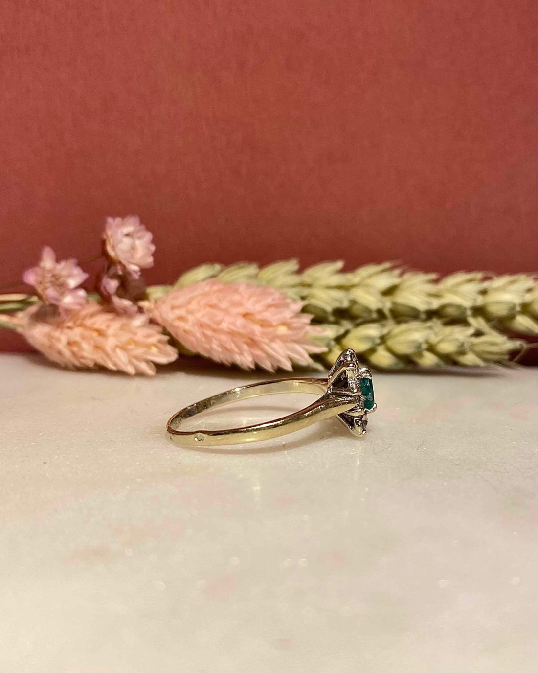Bague Marguerite Émeraude &amp; Diamants &quot;Adelyn&quot; - Elliade Paris