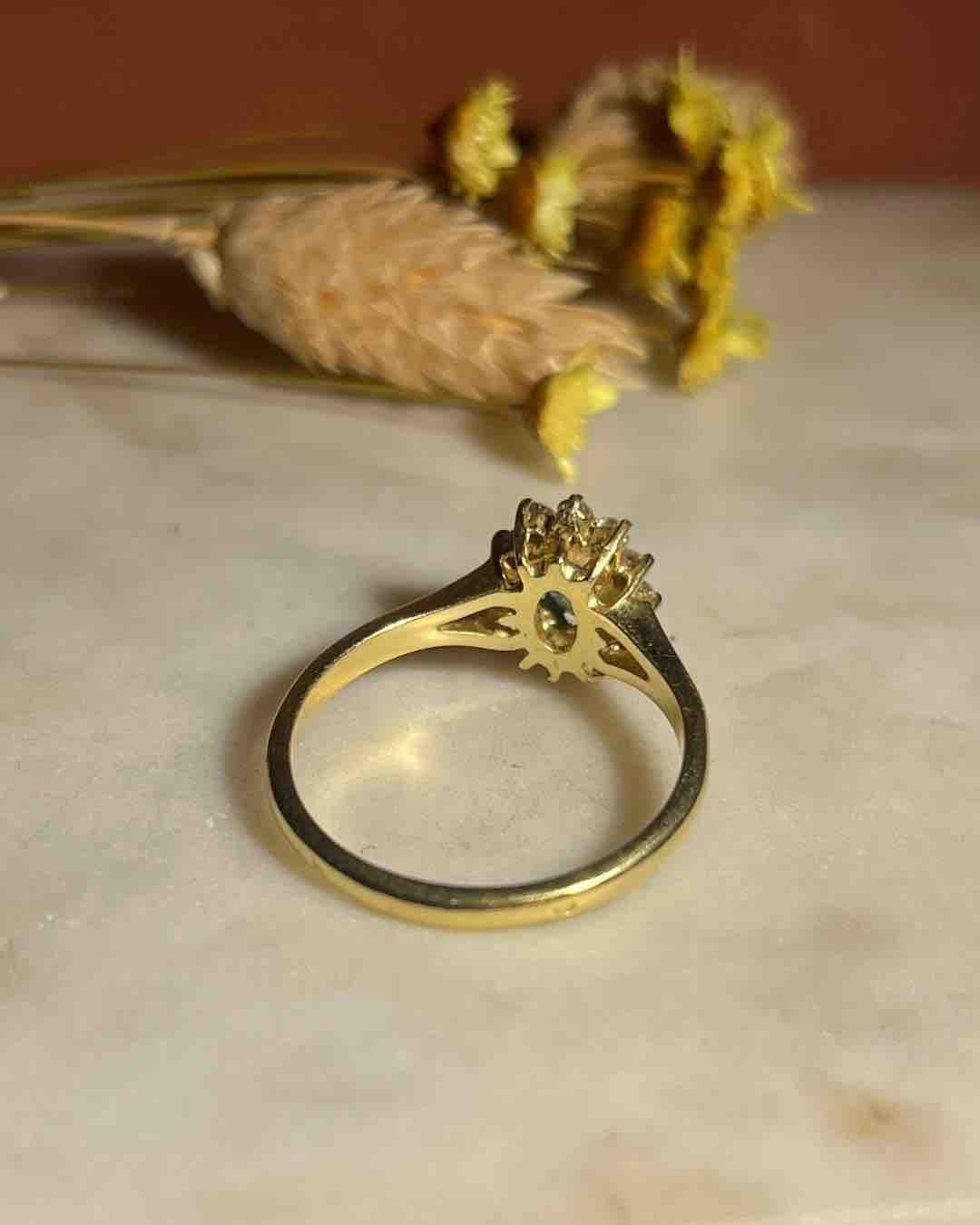 Bague Marguerite Émeraude &amp; Diamants "Adriana" - Elliade Paris