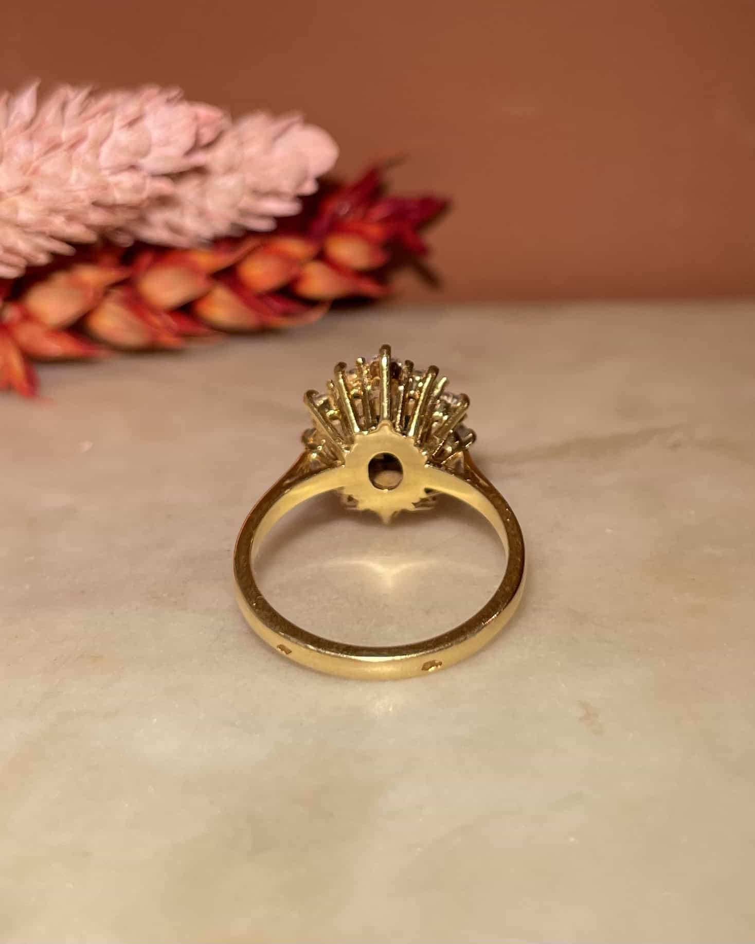 Bague Marguerite Émeraude &amp; Diamants "Aellys" - Elliade Paris
