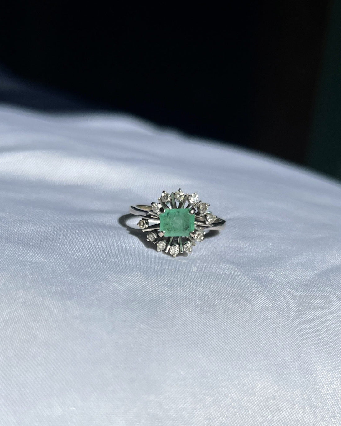 Bague Marguerite émeraude &amp; diamants &quot;Agatha&quot; - Elliade Paris