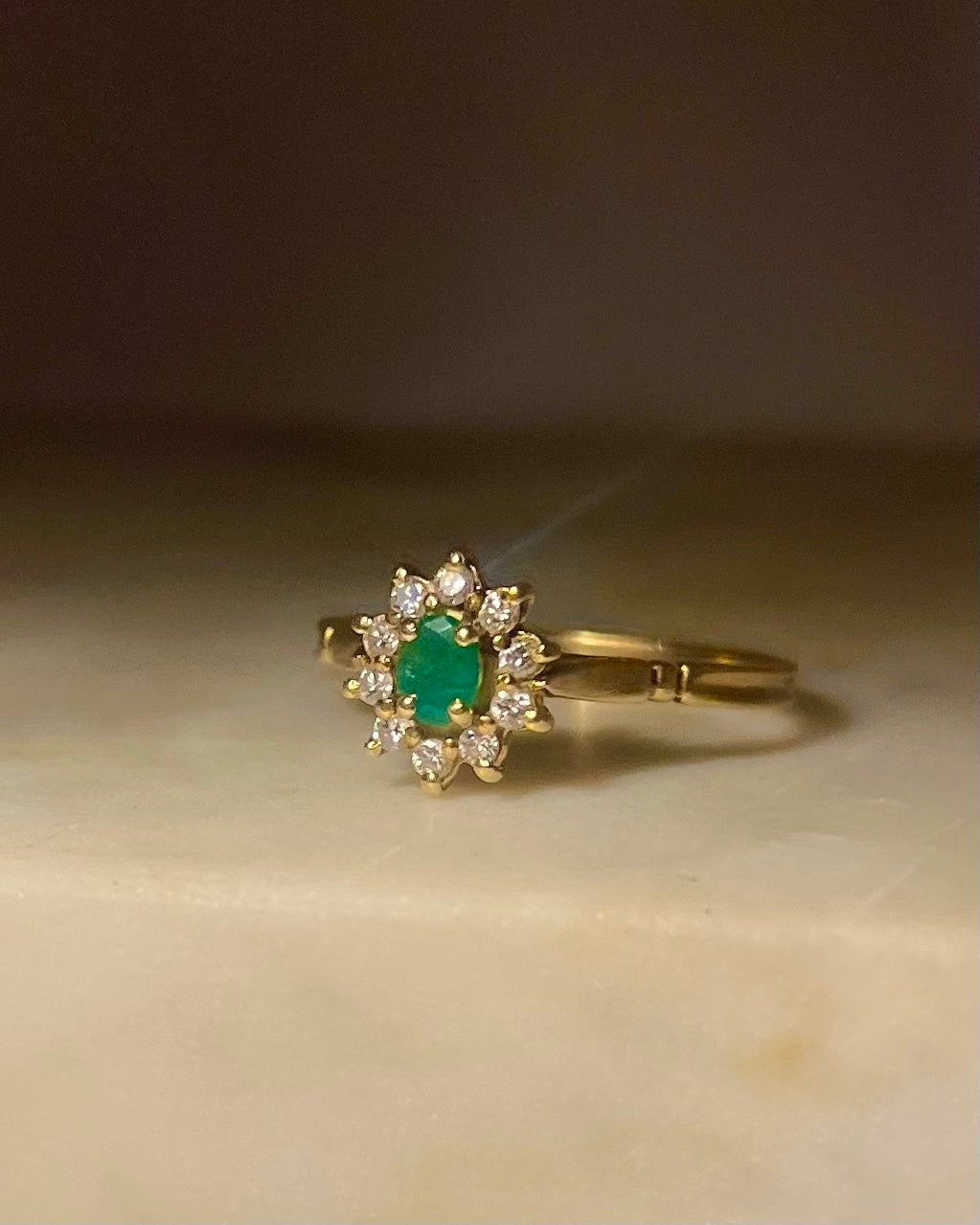 Bague Marguerite émeraude &amp; diamants "Alina" - Elliade Paris