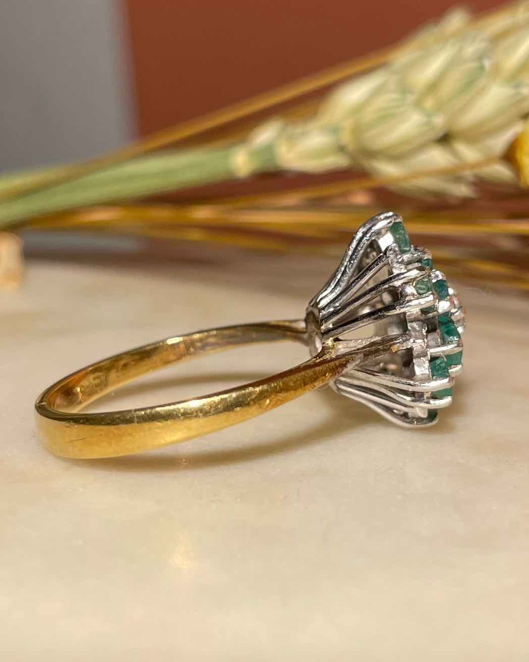 Bague Marguerite Émeraude &amp; Diamants "Allegra" - Elliade Paris