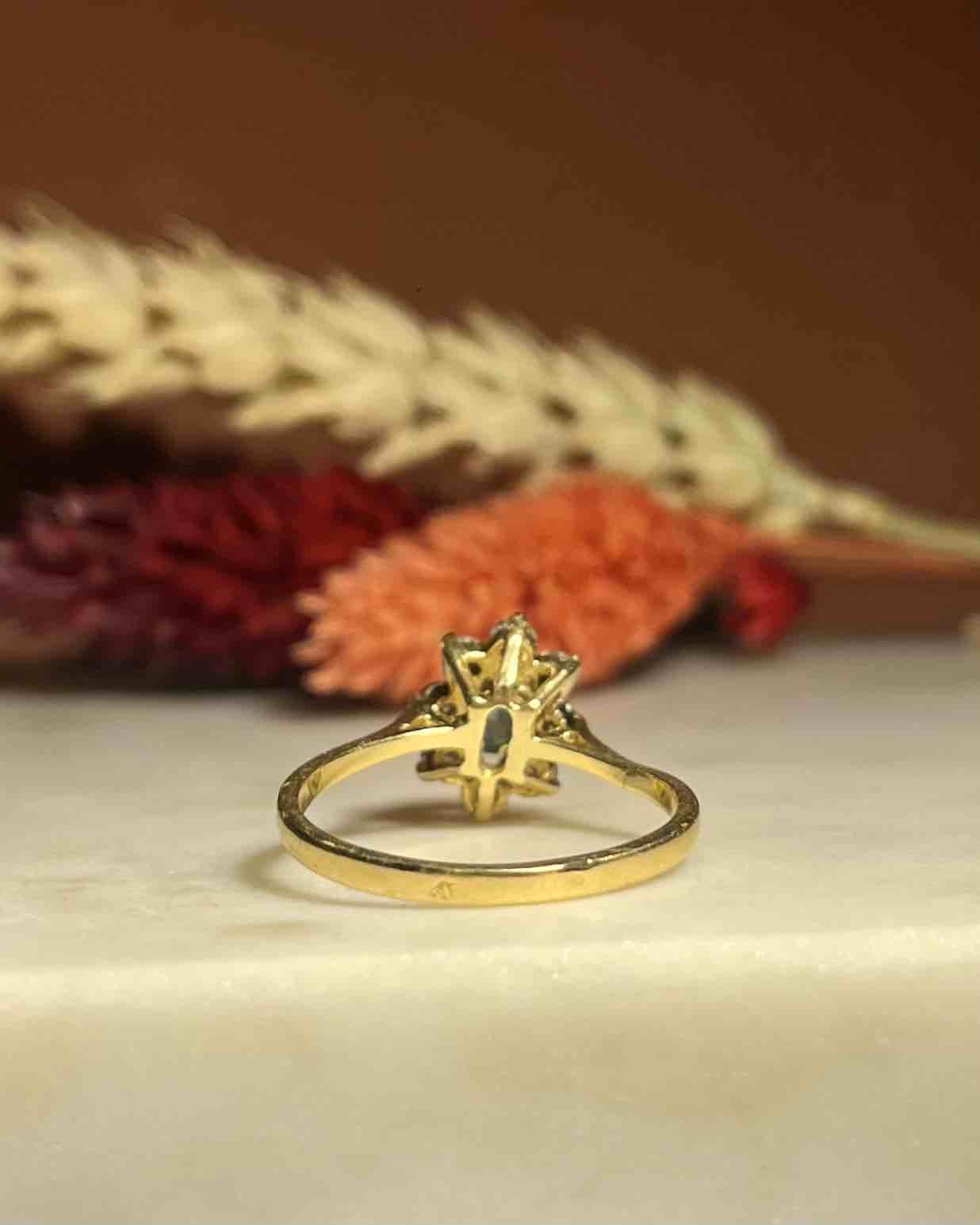 Bague Marguerite Émeraude &amp; Diamants "Amarantéa" - Elliade Paris