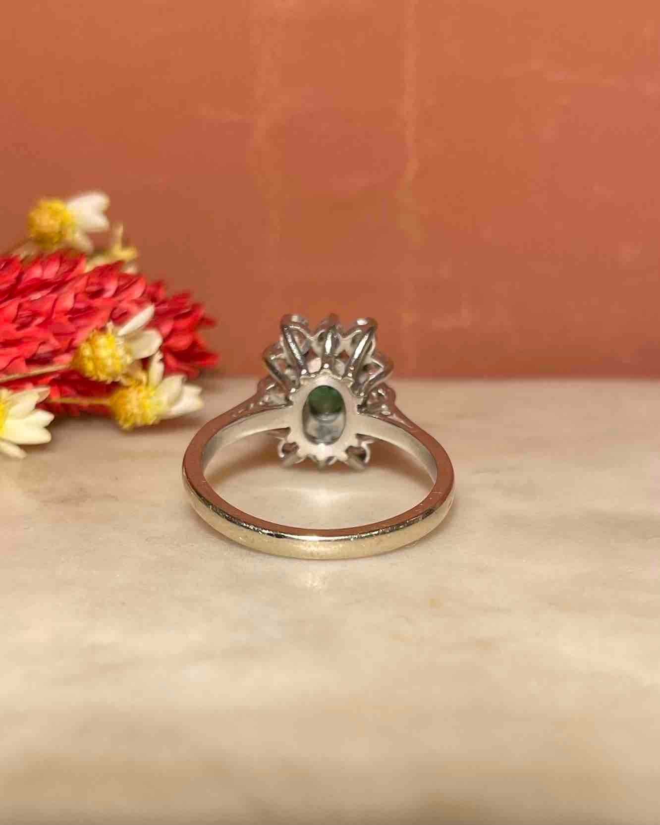 Bague Marguerite Émeraude &amp; Diamants "Amaria" - Elliade Paris