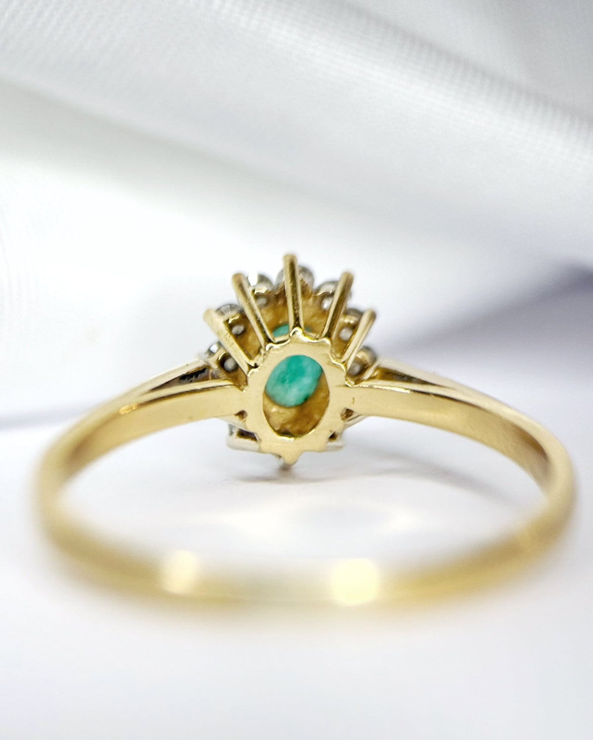 Bague Marguerite Émeraude &amp; Diamants "Amélie" - Elliade Paris