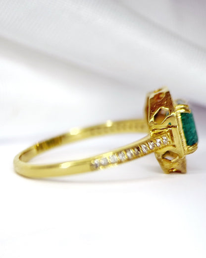 Bague Marguerite Émeraude &amp; Diamants "Amélie" - Elliade Paris