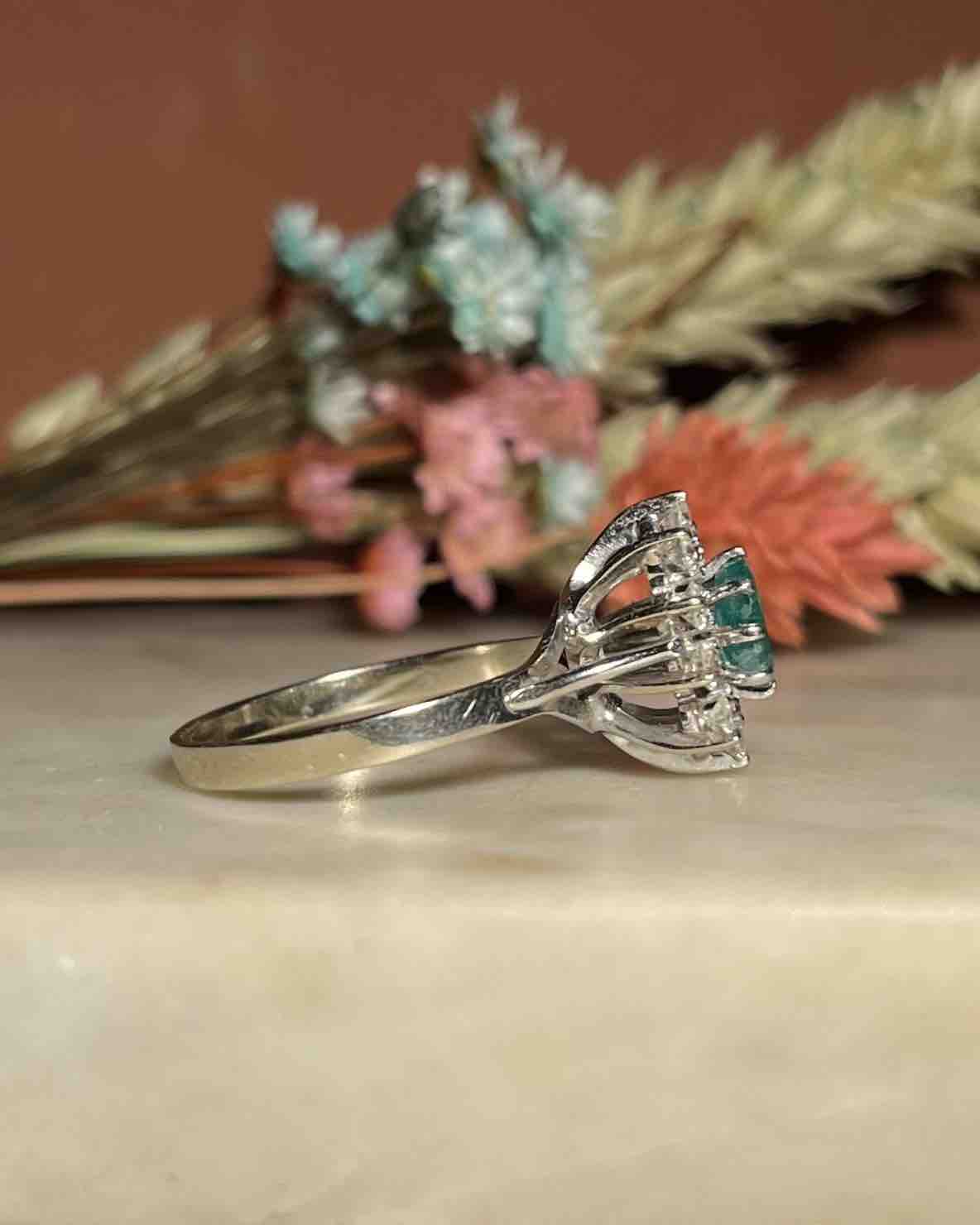 Bague Marguerite émeraude &amp; diamants "Amri" - Elliade Paris